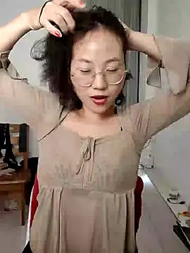 Snapshot of nini10052025 chatting on November 19, 2025, 5:18 am nini10052025 online show from November 19, 2025, 5:18 am