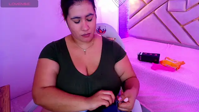 Snapshot of Addyy_02 chatting on October 16, 2025, 11:33 am Addyy 02 online show from October 16, 2025, 11:33 am