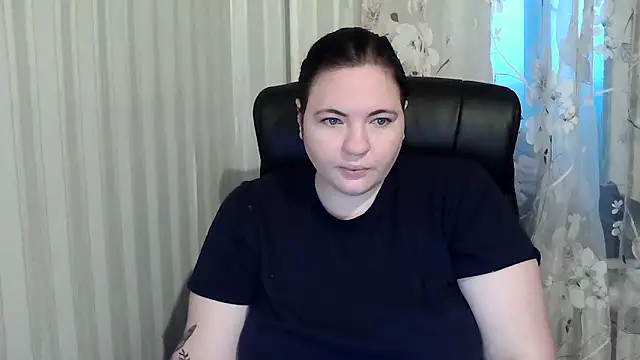 Snapshot of XLisaBlueXs_ chatting on October 8, 2025, 4:32 am XLisaBlueXs online show from October 8, 2025, 4:32 am