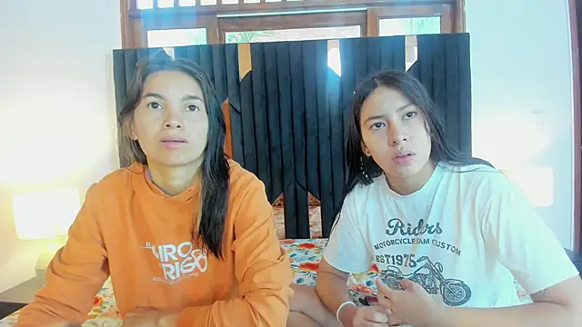 Snapshot of Sofy_and_Mia chatting on October 8, 2025, 12:47 pm Sofy and Mia online show from October 8, 2025, 12:47 pm