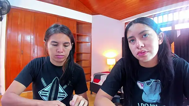 Snapshot of Sofy_and_Mia chatting on October 10, 2025, 12:37 pm Sofy and Mia online show from October 10, 2025, 12:37 pm