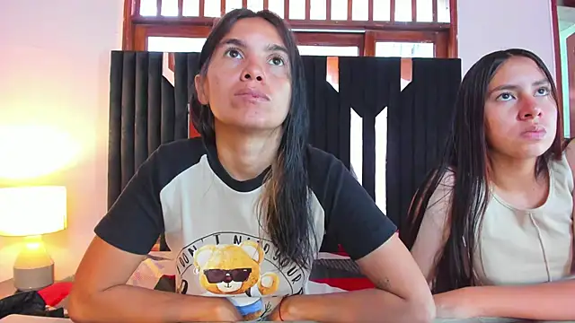 Snapshot of Sofy_and_Mia chatting on October 29, 2025, 12:18 pm Sofy and Mia online show from October 29, 2025, 12:18 pm