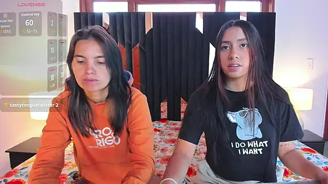 Snapshot of Sofy_and_Mia chatting on October 30, 2025, 12:17 pm Sofy and Mia online show from October 30, 2025, 12:17 pm