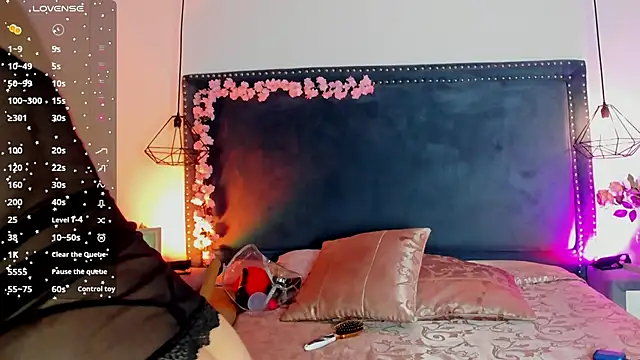 Snapshot of Emma_Saylor chatting on October 18, 2025, 7:58 pm Emma Saylor online show from October 18, 2025, 7:58 pm