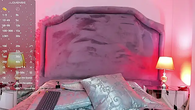 Snapshot of Emma_Saylor chatting on November 5, 2025, 6:52 pm Emma Saylor online show from November 5, 2025, 6:52 pm