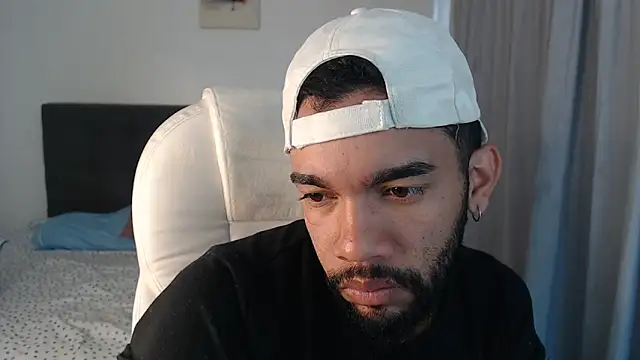 andresnoir  online show from November 3, 2025, 1:45 pm