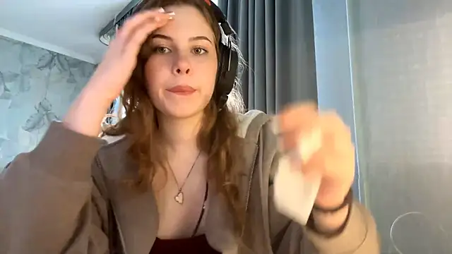 Snapshot of Leyla_Luna chatting on October 10, 2025, 10:25 am Leyla Luna online show from October 10, 2025, 10:25 am