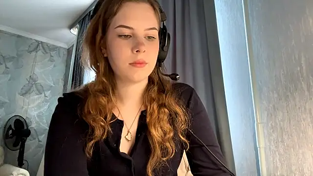 Snapshot of Leyla_Luna chatting on October 12, 2025, 10:36 am Leyla Luna online show from October 12, 2025, 10:36 am