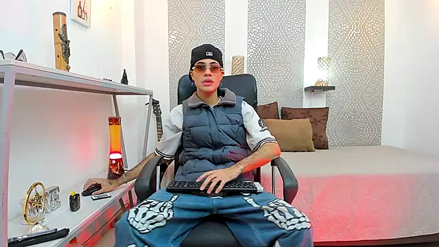 JacobBlackwell  online show from October 12, 2025, 7:57 pm