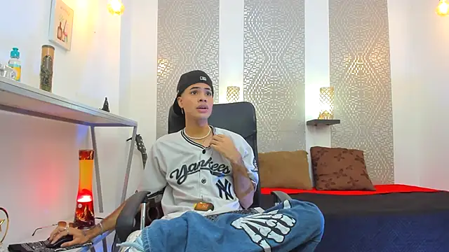 JacobBlackwell  online show from October 13, 2025, 8:09 pm