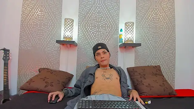 JacobBlackwell  online show from October 17, 2025, 8:11 pm