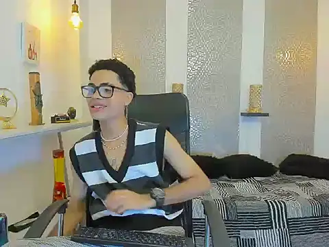 JacobBlackwell  online show from November 19, 2025, 8:09 pm