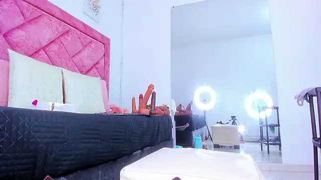 Snapshot of Bigasshott_ chatting on February 1, 2026, 7:12 pm Bigasshott online show from February 1, 2026, 7:12 pm