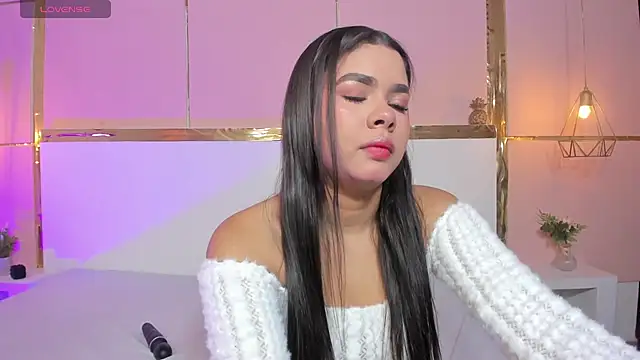 TianaGlow44 online show from December 15, 2025, 11:58 am