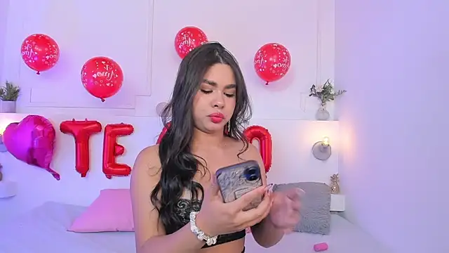 Snapshot of TianaGlow44 chatting on February 14, 2026, 12:24 pm TianaGlow44 online show from February 14, 2026, 12:24 pm