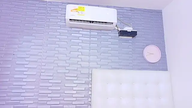 Snapshot of Hungry_pussy18 chatting on October 15, 2025, 1:33 pm Hungry pussy18 online show from October 15, 2025, 1:33 pm