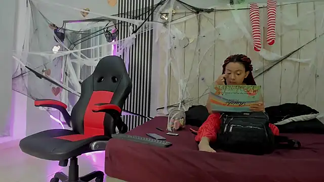 Snapshot of dante_and_kiara chatting on October 28, 2025, 9:17 pm dante and kiara online show from October 28, 2025, 9:17 pm