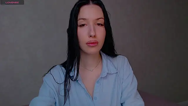 Isabella Fontana online show from October 27, 2025, 12:31 pm