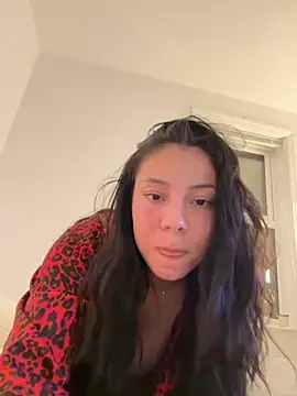 Snapshot of NeveMills chatting on October 7, 2025, 10:51 pm NeveMills online show from October 7, 2025, 10:51 pm