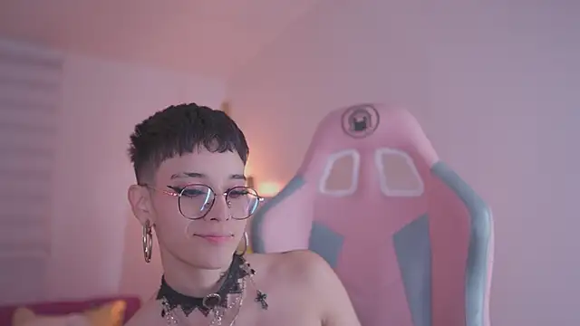 Giia Moretti  online show from November 21, 2025, 1:59 am