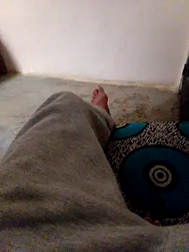 latarak321 online show from October 13, 2025, 5:24 pm