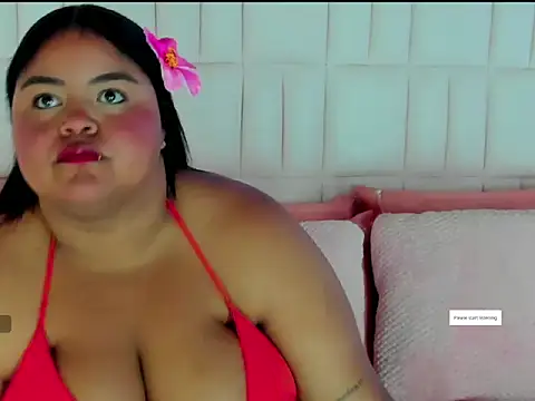 Snapshot of LunaaBlaze chatting on November 9, 2025, 12:47 pm LunaaBlaze online show from November 9, 2025, 12:47 pm