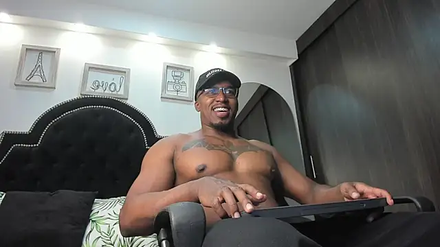 Snapshot of DenzelRios chatting on November 14, 2025, 9:46 pm DenzelRios online show from November 14, 2025, 9:46 pm