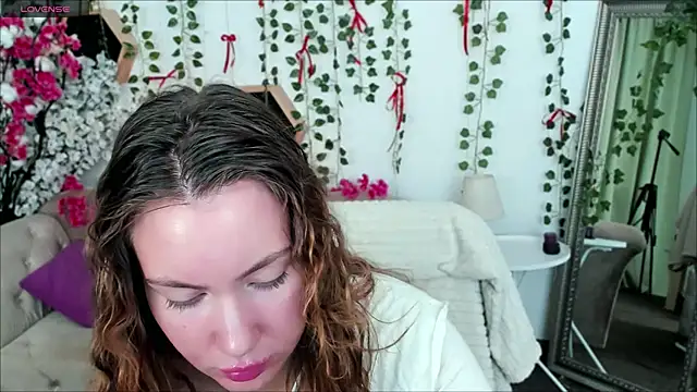  BellaClark online show from March 28, 2026, 8:30 pm