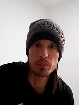 Snapshot of Santini001 chatting on October 7, 2025, 3:42 pm Santini001 online show from October 7, 2025, 3:42 pm