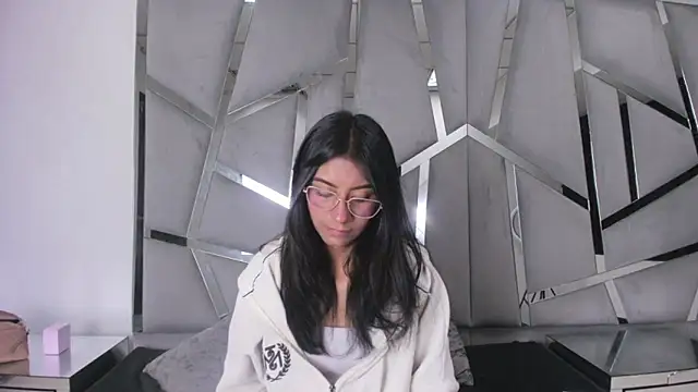 Mia clark18 online show from November 11, 2025, 8:42 pm