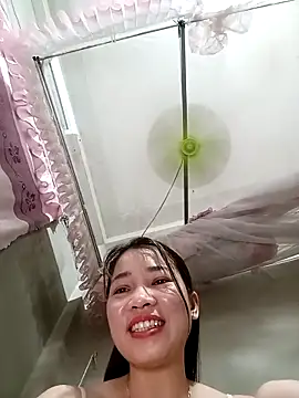 ladzy sexy online show from April 15, 2026, 6:04 pm