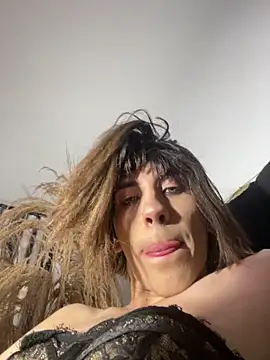 SiaraRealist online show from April 2, 2026, 1:47 am