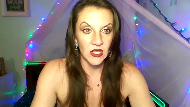 easy briezy online show from December 3, 2025, 3:03 am