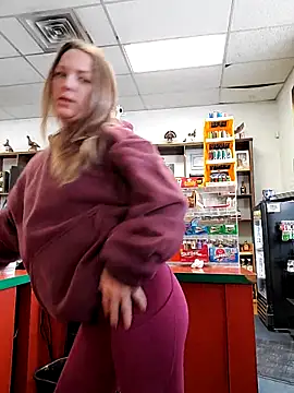 Cassaroll333 online show from December 1, 2025, 4:34 pm