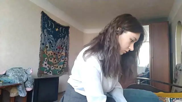 MiaLovelyOne online show from November 7, 2025, 9:31 am