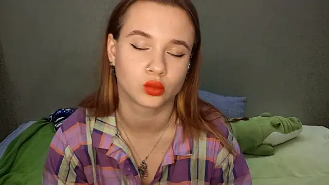 Snapshot of QuiveredFrown chatting on October 17, 2025, 11:02 am QuiveredFrown online show from October 17, 2025, 11:02 am