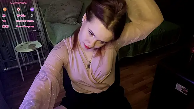 Snapshot of QuiveredFrown chatting on October 28, 2025, 11:58 am QuiveredFrown online show from October 28, 2025, 11:58 am