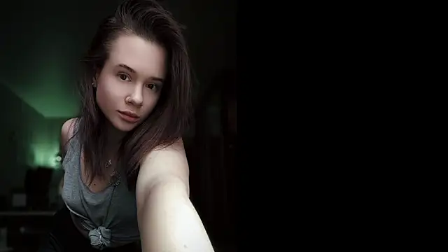 Snapshot of QuiveredFrown chatting on October 31, 2025, 12:06 pm QuiveredFrown online show from October 31, 2025, 12:06 pm