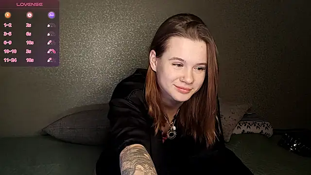 Snapshot of QuiveredFrown chatting on November 24, 2025, 12:16 pm QuiveredFrown online show from November 24, 2025, 12:16 pm