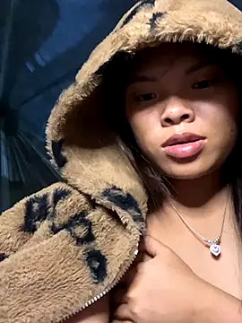 hello-cute online show from November 13, 2025, 3:33 pm