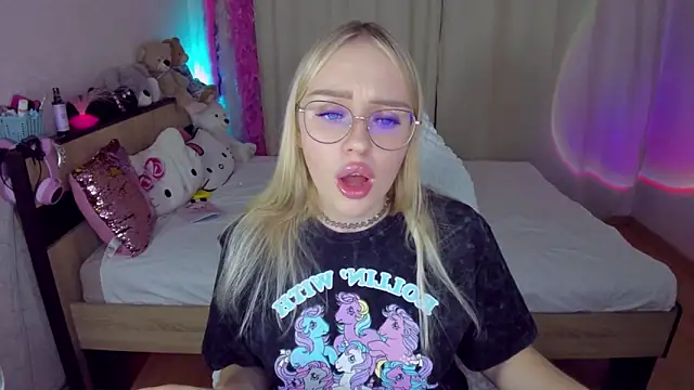 CeaneLino online show from October 18, 2025, 7:36 pm