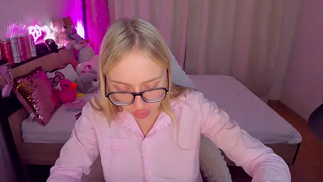 CeaneLino online show from October 25, 2025, 7:41 pm