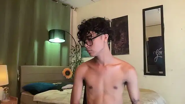 Snapshot of AsianCarl chatting on November 9, 2025, 3:32 pm AsianCarl online show from November 9, 2025, 3:32 pm