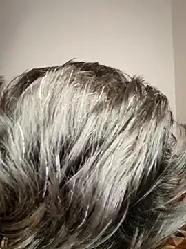 Lovebirdss online show from December 3, 2025, 10:02 am