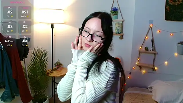 Kira2Kiss online show from November 9, 2025, 7:45 pm