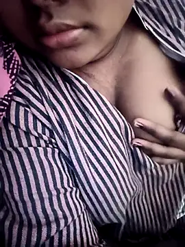 Snapshot of World_Top_Girl chatting on November 15, 2025, 5:49 am World Top Girl online show from November 15, 2025, 5:49 am