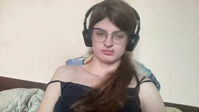 Snapshot of NikaXZimax chatting on November 2, 2025, 9:44 am NikaXZimax online show from November 2, 2025, 9:44 am