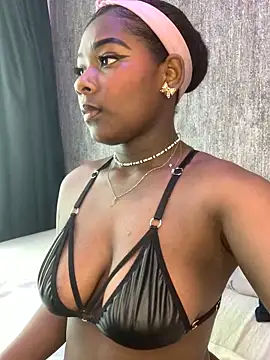 KarinaFlowers  online show from November 11, 2025, 12:16 pm