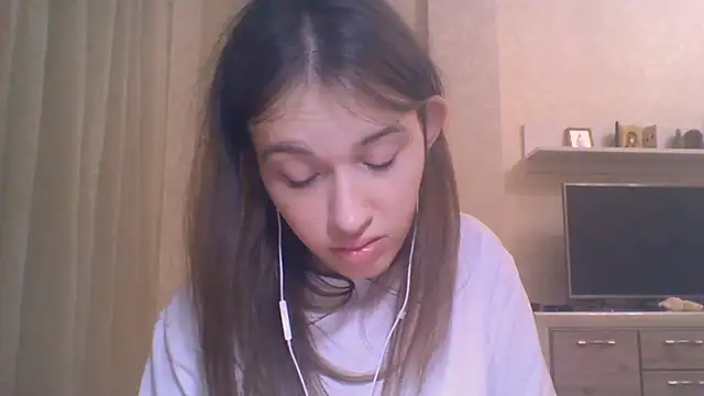 Snapshot of CeyaLier chatting on October 9, 2025, 5:11 pm CeyaLier online show from October 9, 2025, 5:11 pm