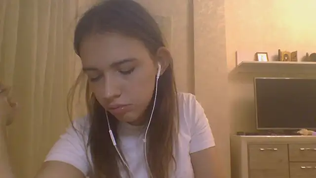 Snapshot of CeyaLier chatting on October 15, 2025, 6:08 pm CeyaLier online show from October 15, 2025, 6:08 pm